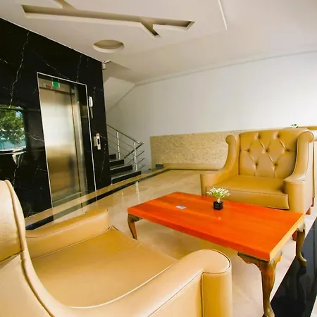 Sun Star 1+1 в стуки 40€ при заселении в квартиру вы оплачиваете депозит в размере 300€ с него высчитывается свет и вода 5€ в сутки и финальная уборка 40€, остаток денег возвращается при выезде Apartament Alanya